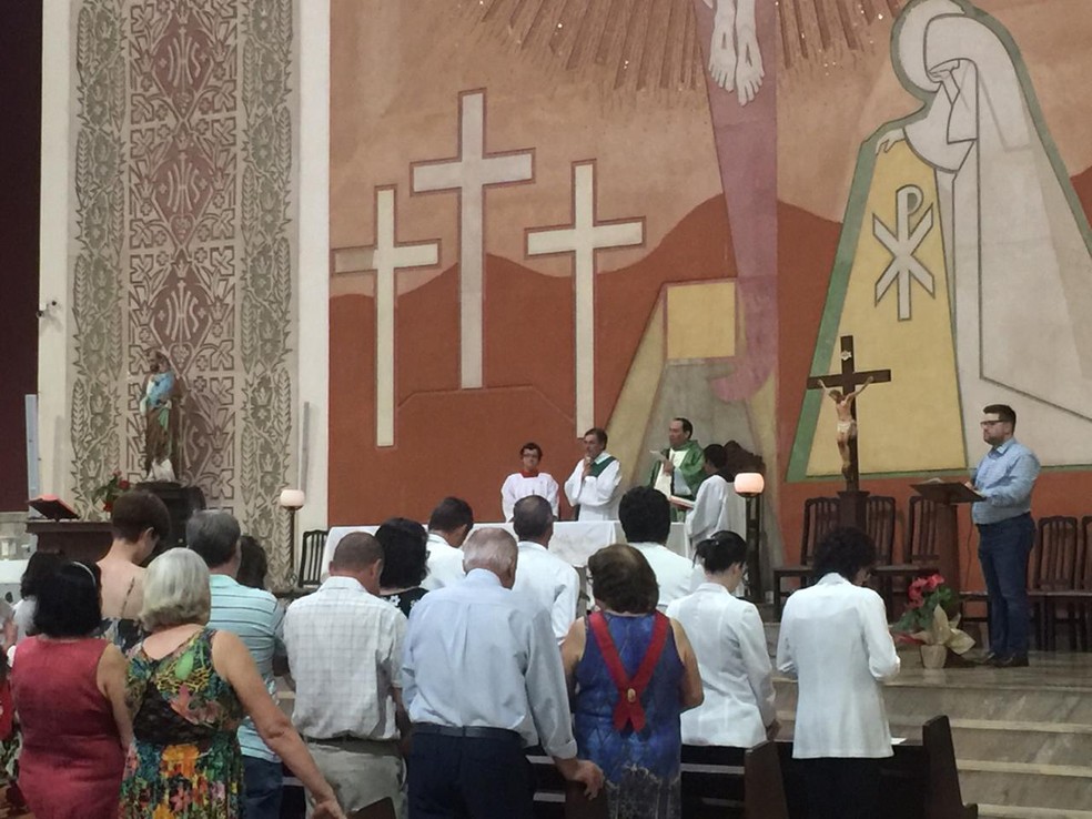 Caso Mariana: missa de 7º dia atrai multidão de moradores em Bariri — Foto: Arquivo pessoal