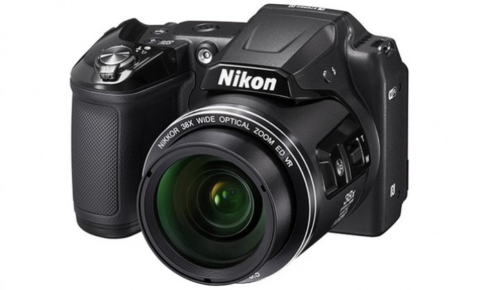 O modelo da Nikon L840 vem com Wi-Fi e NFC, dispensando a necessidade de fios para exportar mídias (Foto: Divulgação/Nikon)