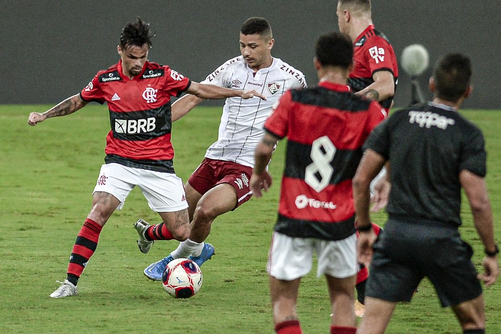 Michael tenta jogada no Fla-Flu &mdash; Foto: Marcelo Cortes/Flamengo