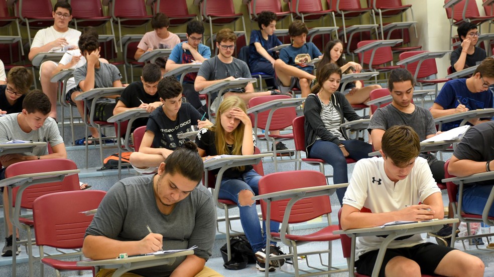 Estudantes durante 2&ordf; fase do vestibular 2020 da Unicamp, em SP. &mdash; Foto: Antoninho Perri / Unicamp
