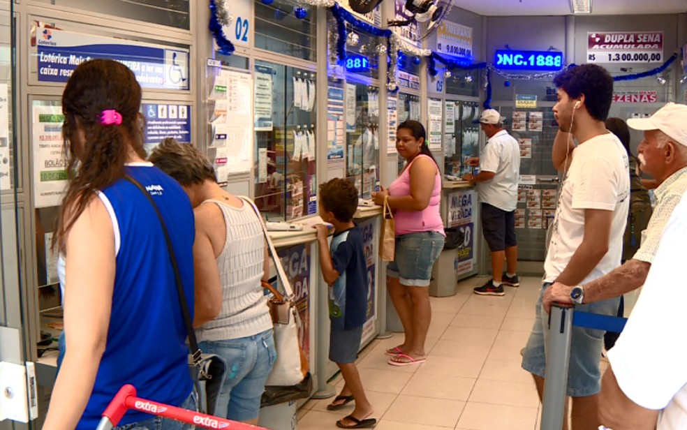 Apostadores na loteria de Campinas onde aposta de R$ 40 milhões foi feita — Foto: Reprodução EPTV