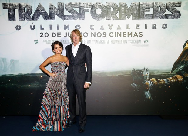 A atriz Isabela Moner e o diretor Michael Bay​ (Foto: Manuela Scarpa/Brazil News)