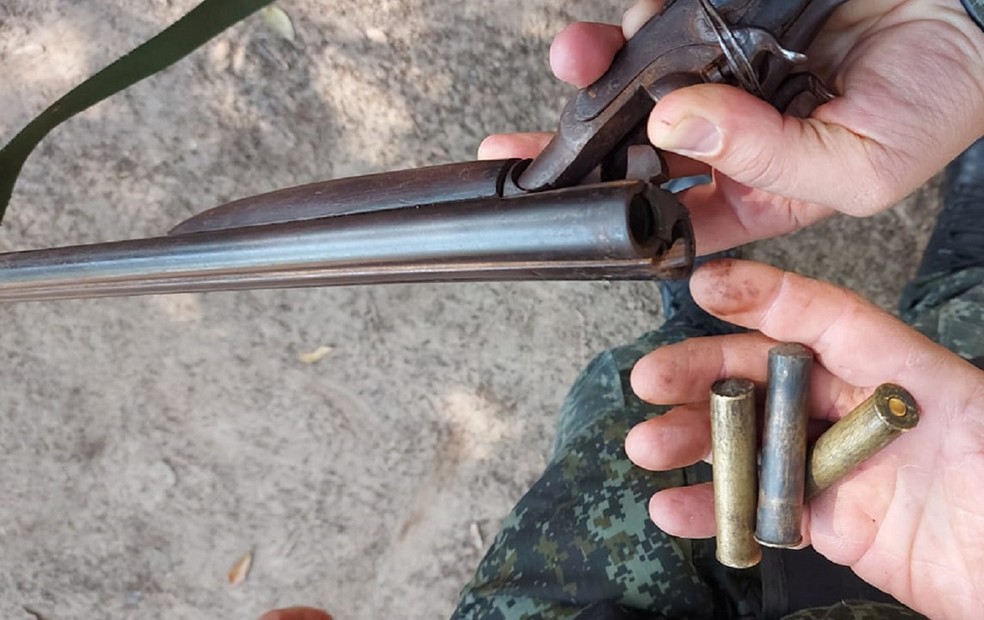 Arma apreendida sem documentação em Palmital — Foto: Polícia Ambiental/Divulgação