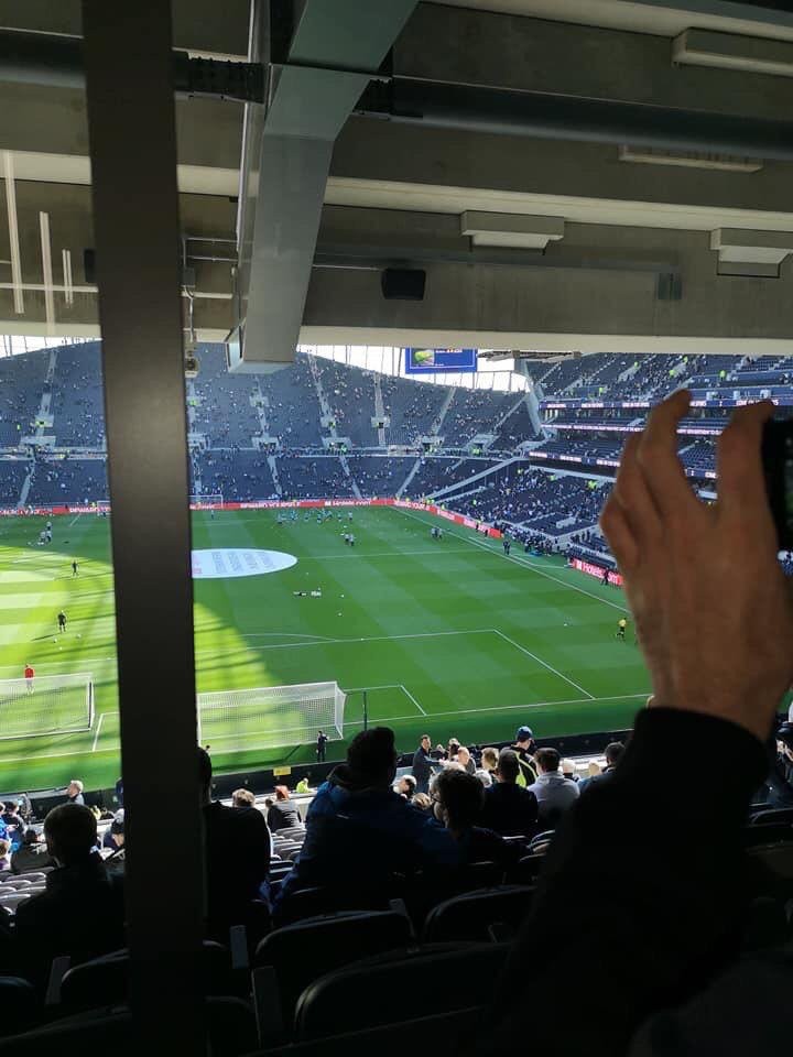 Visão em um dos assentos do novo estádio do Tottenham (Foto: Reprodução: Twitter)