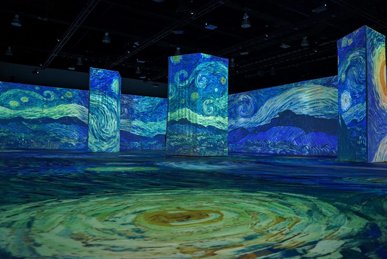 Noite Estrelada, uma das mais famosas pinturas de Van Gogh, está entre as 300 obras projetadas na exposição (Foto: Beyond Van Gogh / Divulgação)