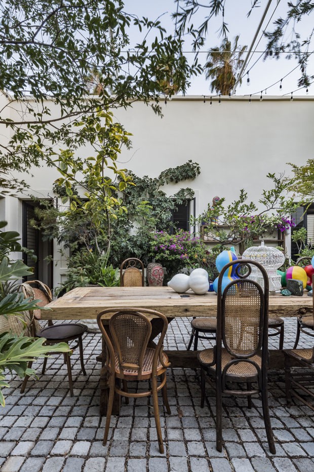 Uma casa com toques orientais e um verdadeiro jardim encantado (Foto: Cesar Béjar)