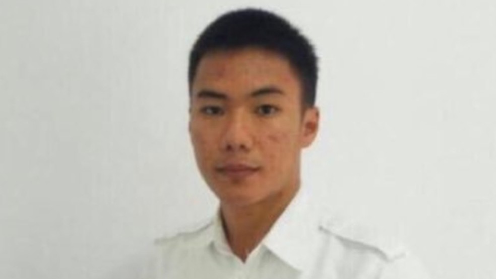 Anthonius Gunawan Agung, de 21 anos, se recusou a deixar seu posto na torre de controle até que avião decolasse em segurança — Foto: Reprodução/Twitter/Airnav