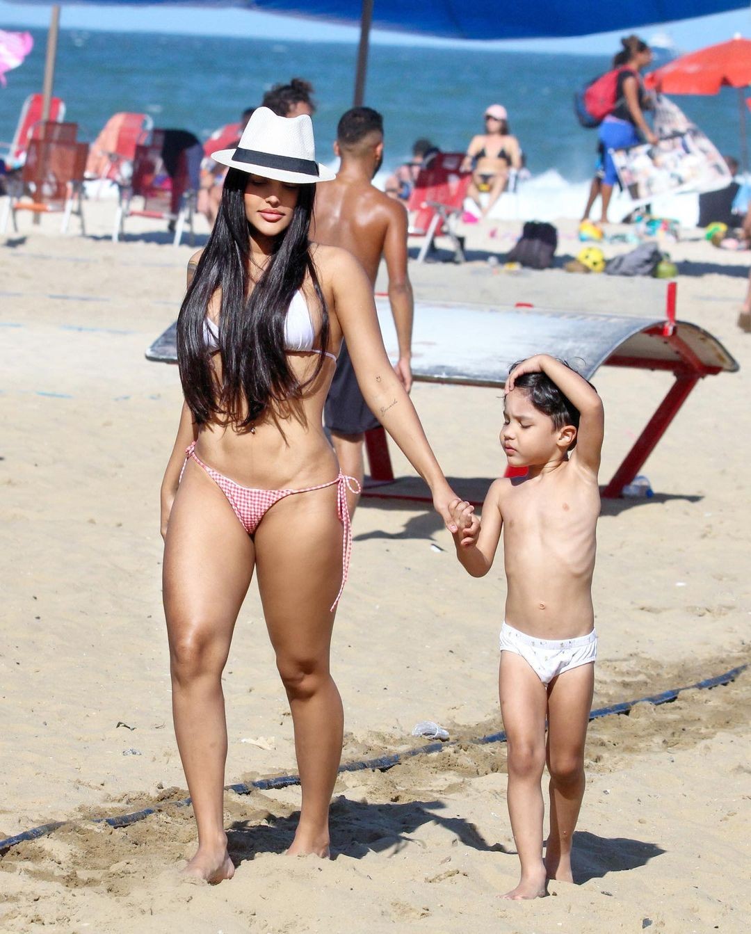 Flay curtiu dia de praia com o filho Bernardo (Foto: Reprodução/Instagram)