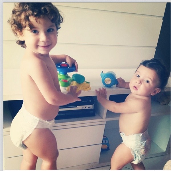 Pietro e Gabriel brincam juntos (Foto: Reprodução/Instagram)
