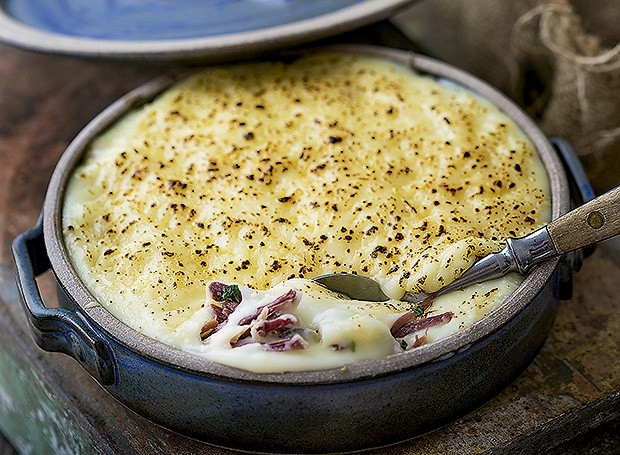 Escondidinho de carneseca com batatas (Foto: Rogério Voltan/Editora Globo)