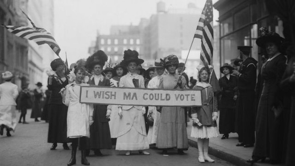 Em 1913, as mulheres já protestavam pelo direito de votar nos Estados Unidos; nessa época, eram frequentes os protestos também por melhores condições de trabalho — Foto: Getty Images