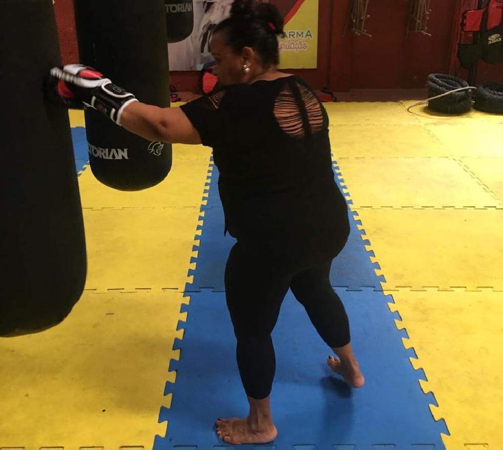 Para emagrecer e aprender tÃ©cnicas de defesa pessoal, idosa encara aulas de boxes chinÃªs no AC â Foto: Adgerferson Diniz/Arquivo pessoal 