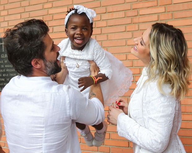 Bruno Gagliass e Giovanna Ewbank batizam Títi em São Paulo (Foto: Manuela Scarpa/Brazil News)