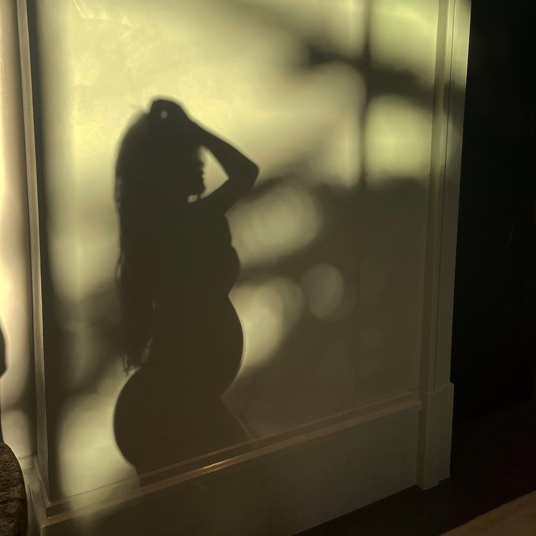 Kylie Jenner mostra barriga (Foto: Reprodução/Instagram)