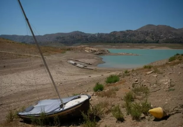 O reservatório de Vinuela, na região de Málaga, está com pouco mais de 10% de sua capacidade (Foto: BBC)