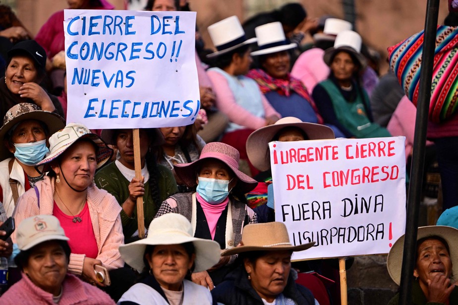 Manifestantes protestam no Peru contra presidente Dina Boluarte
