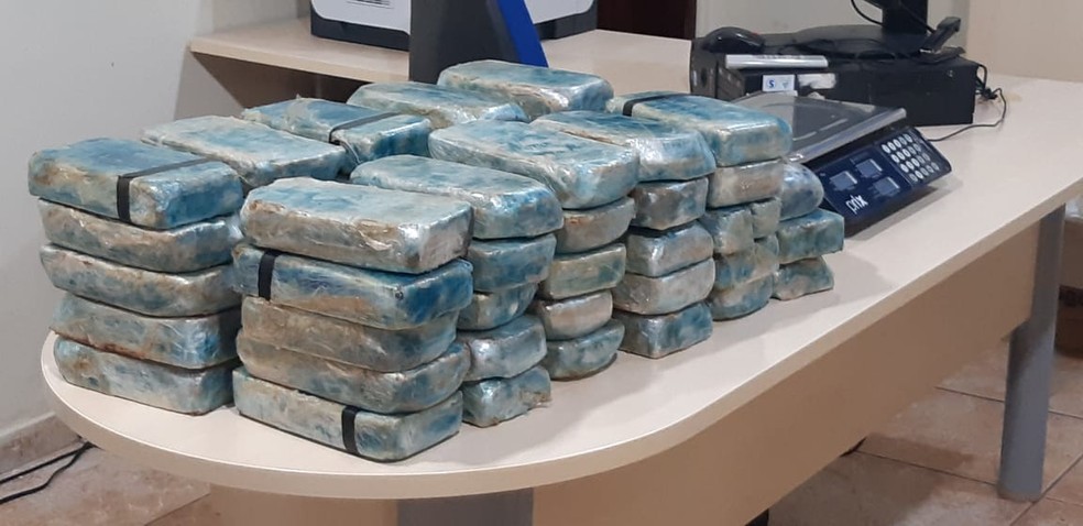 Mais 56 kg de pasta base de cocaína foram apreendidos pela PRF, na BR-364 em RO — Foto: Divulgação/PRF