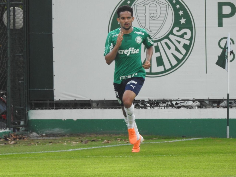 Gustavo Scarpa também não treinou com elenco, mas está em fase mais avançada de recuperação — Foto: Felipe Zito