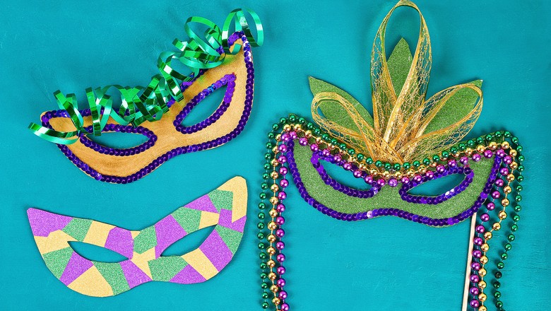 Use papelão e materiais recicláveis para criar máscaras de Carnaval (Foto: Getty Images)