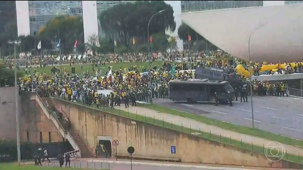 STF divulga imagens dos ataques golpistas de 8 de janeiro  — Foto: JN