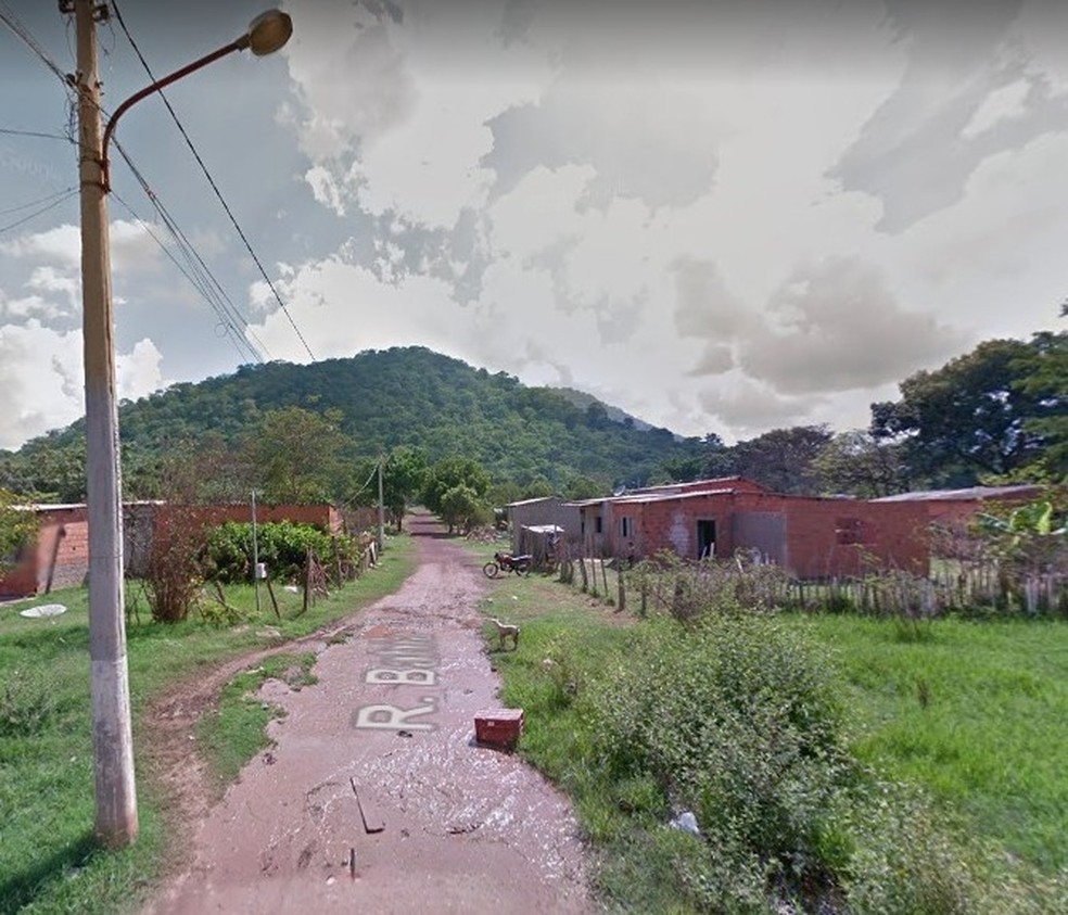 Local em que a vítima fugiu para não ser morta pelo ex-companheiro — Foto: Google Street View/Reprodução