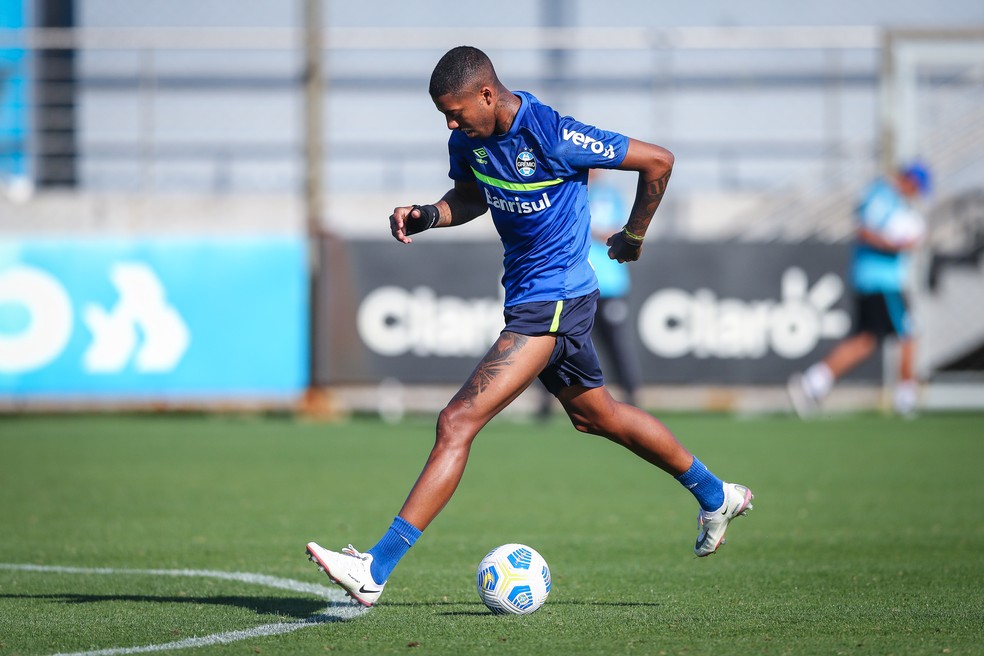 Jean Pyerre em treino do Grmio  Foto: Lucas Uebel/Grmio