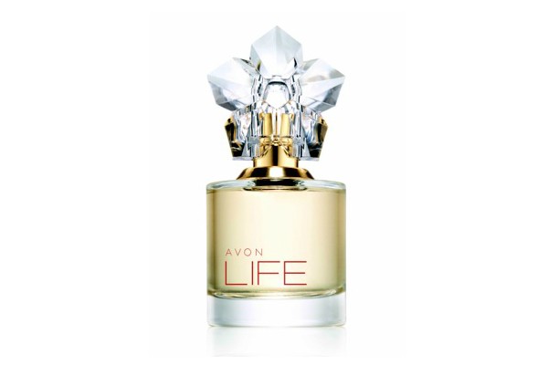 Avon apresenta perfume em parceria com Kenzo Takada (Foto: Divulgação)