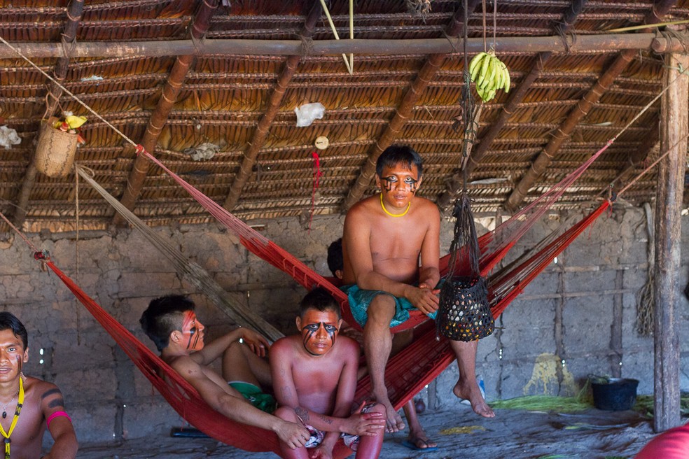 Jovens Yanomamis, tribo do norte do Brasil — Foto: Inaê Brandão/ G1 RR