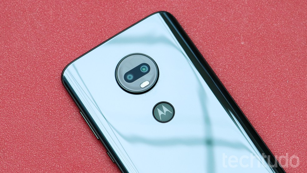 Moto G7 (foto) e Moto G7 Plus têm câmera dupla na traseira — Foto: Bruno De Blasi/TechTudo