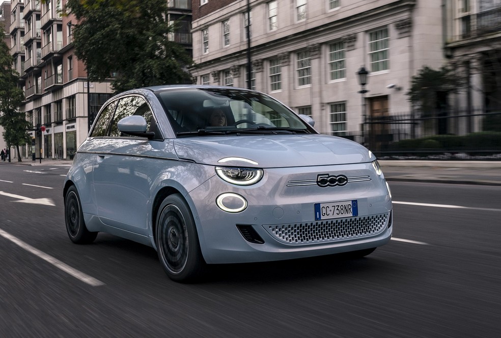 Fiat 500e atrasou, mas vai chegar com autonomia de 320 quilômetros — Foto: Divulgação