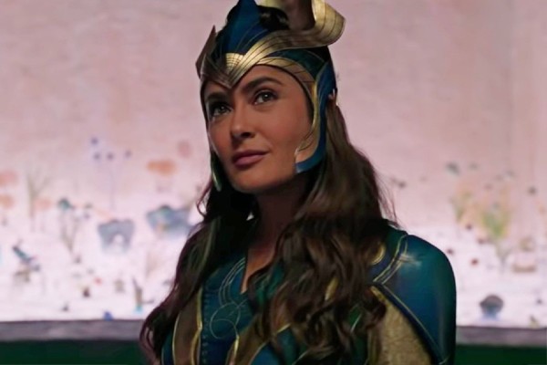 A atriz Salma Hayek em cena de Eternos (2021) (Foto: Reprodução)