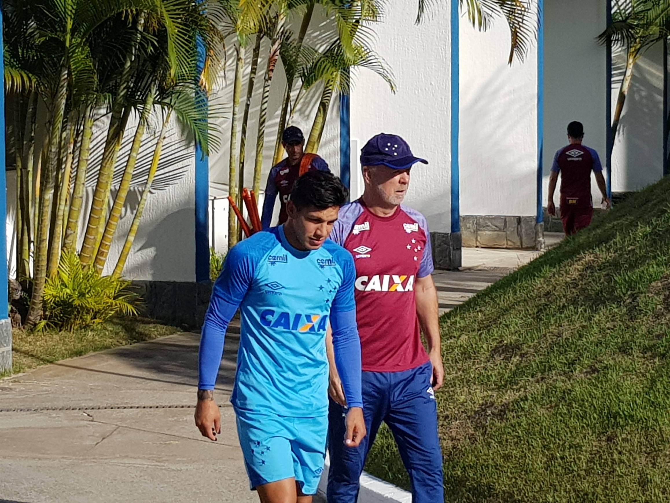 Mano se rende à polivalência de Romero e deixa no ar chance de argentino ser titular