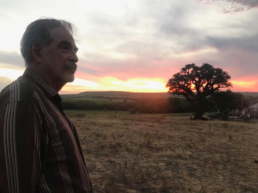 Em 'A Dona do Pedaço', Genézio de Barros é Ademir, pai de Maria da Paz (Juliana Paes) — Foto: Veronica Ruiz