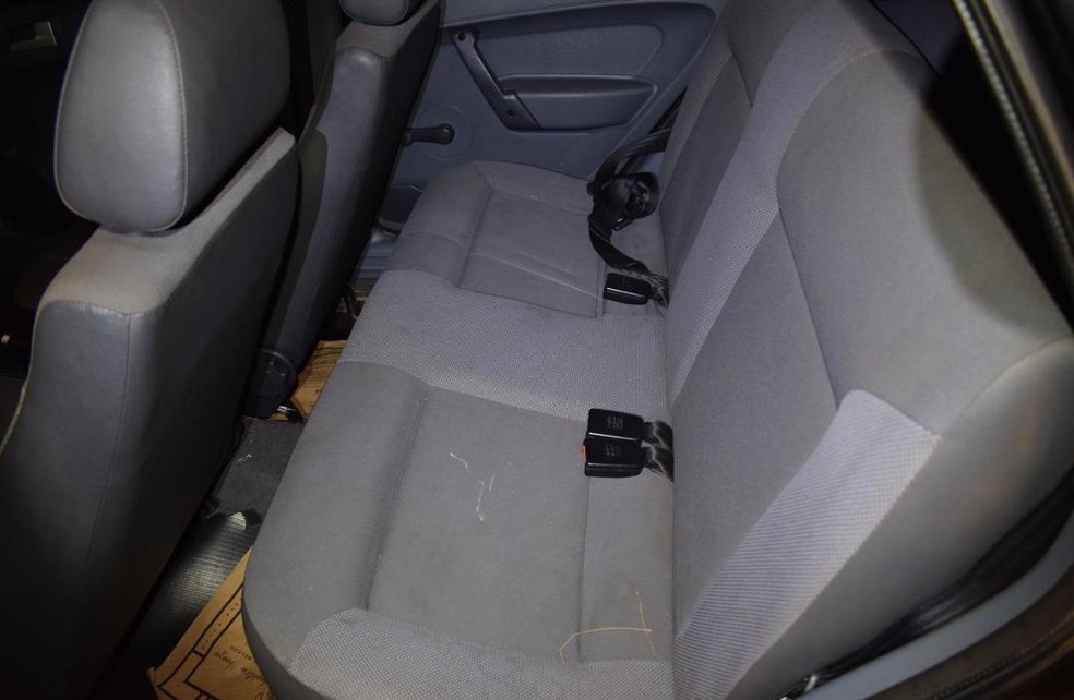 Polícia encontrou restos de mato dentro do carro da vítima que são os mesmos do local onde o corpo foi deixado — Foto: Reprodução 