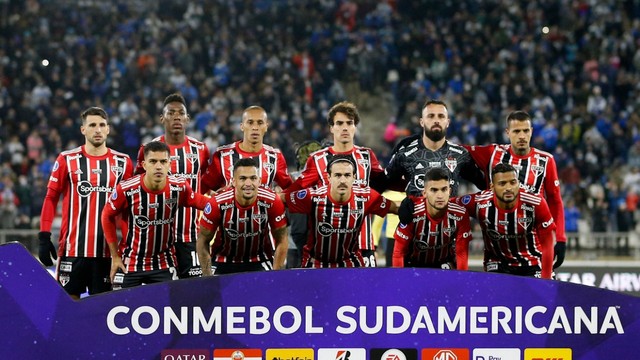 Time posado do São Paulo contra a Universidad Católica
