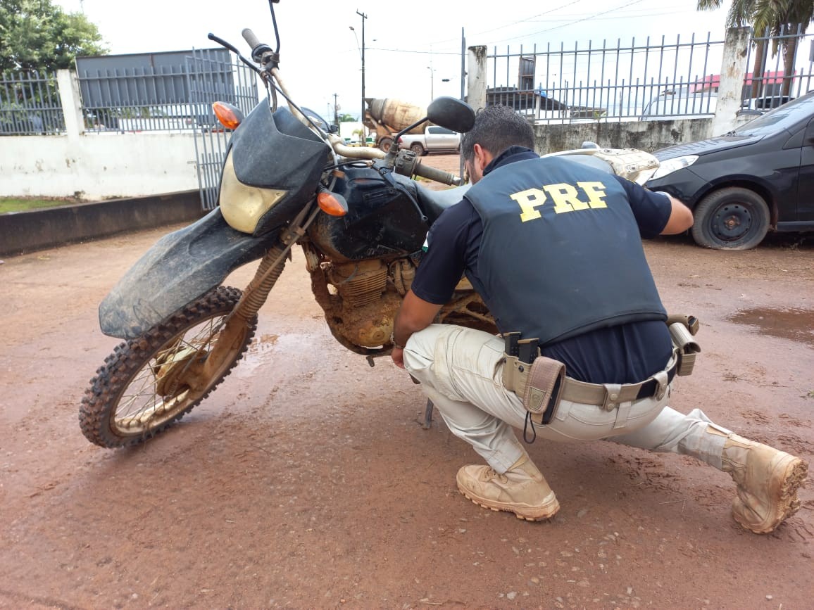 PRF apreende motocicleta com suspeita de adulteração, em Itaituba