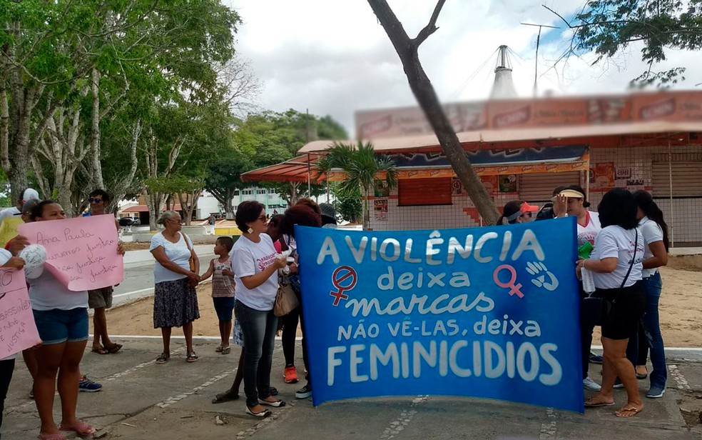 Familiares e amigos de Daiane Mota fizeram uma caminhada em protesto contra o feminicídio em fevereiro deste ano (Foto: Peterson Mota)