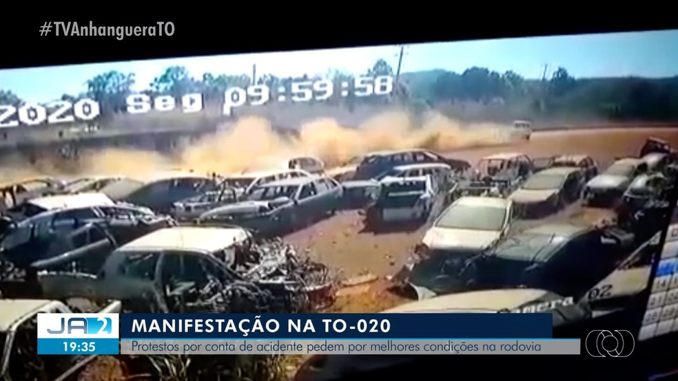 Acidente teria sido causado pelos buracos — Foto: Reprodução/TV Anhanguera