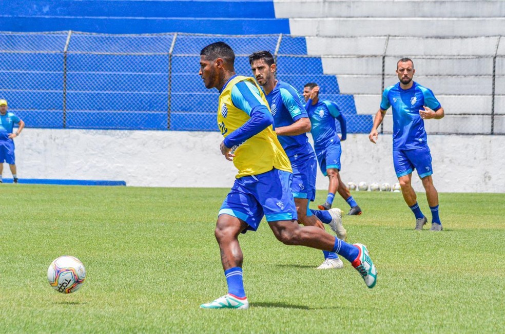 CSA treina para enfrentar o Botafogo-SP, pela 17ª rodada da Série B — Foto: Augusto Oliveira/CSA