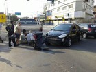 Carro e moto batem e uma pessoa fica ferida em Cariacica, ES