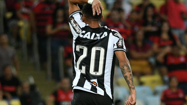 Luiz Fernando lamenta lance no clássico