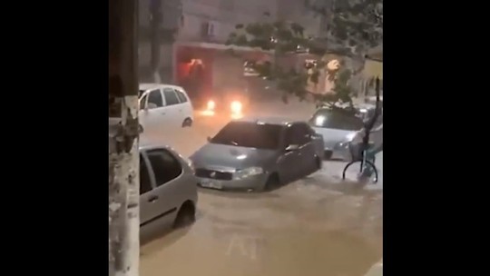 Chuva deixa dois mortos no estado do Rio; capital e outros municípios ainda têm riscos de alagamentos e deslizamentos