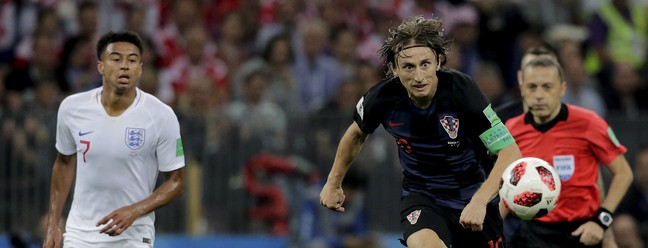 Modric em ação contra a Inglaterra em 2018: vice-campeã Croácia foi a principal 'surpresa' do Mundial — Foto: Marcelo Theobald/Agência O Globo