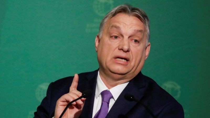 Liberal conservador no início da carreira, Orbán abraçou retórica nativista no fim dos anos 90 (Foto: Reuters via BBC News)