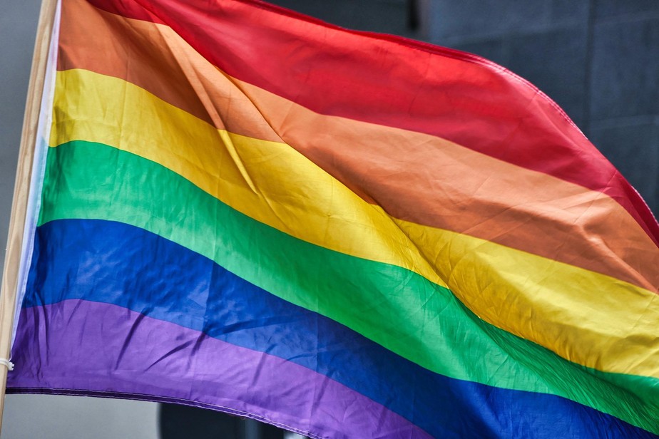 Bandeira de arco-íris do Orgulho LGBTQIAP+