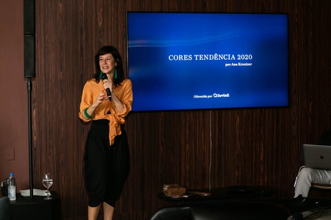 Ana Kreutzer comandou a palestra Cores Tendência, oferecida por Suvinil