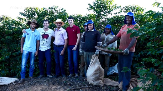 Pedro Leonardo foi acompanhar de perto todo o processo de colheita do café, em Cristina (MG) (Foto: reprodução EPTV)