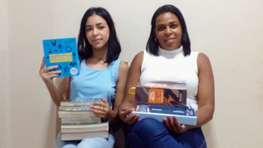 Raquel Guilhermino e a filha, Karinny Keterly Ferreira, prestaram vestibular e foram aprovadas juntas