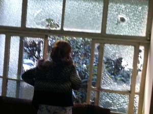 Vidraça interna da prefeitura de SP foi quebrada durante manifestação na terça. (Foto: Tatiana Santiago/G1)