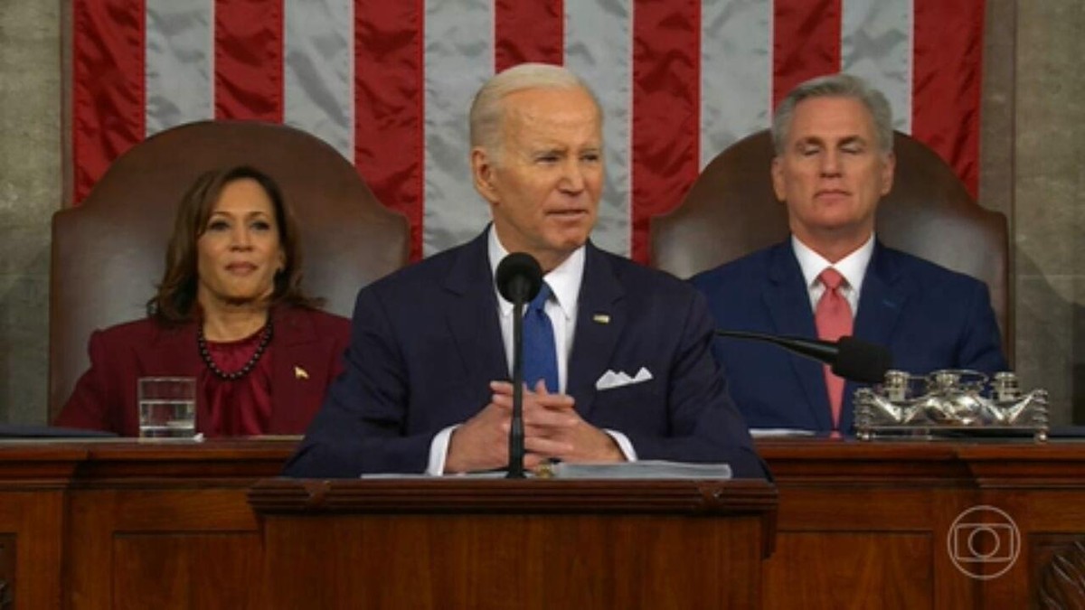 Biden faz defesa da democracia no discurso sobre o Estado da União